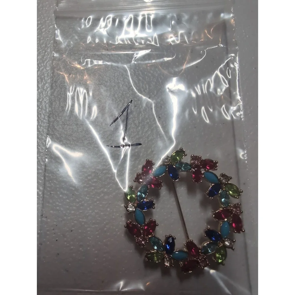 Rhinestone Wreath Brooch Multicolor Gold Tone Closed Back